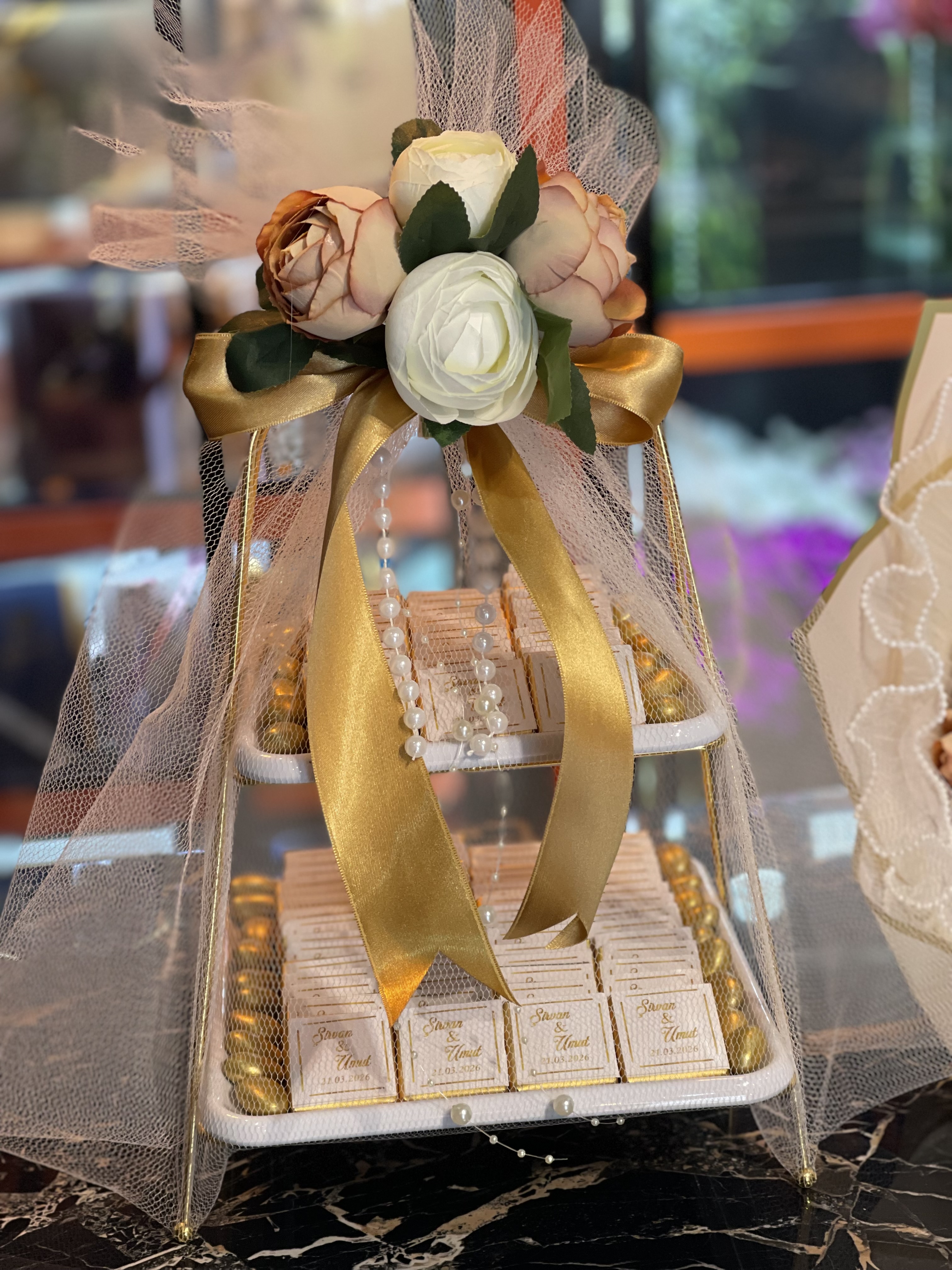 Yapay Şakayık Buketi ve Çikolata