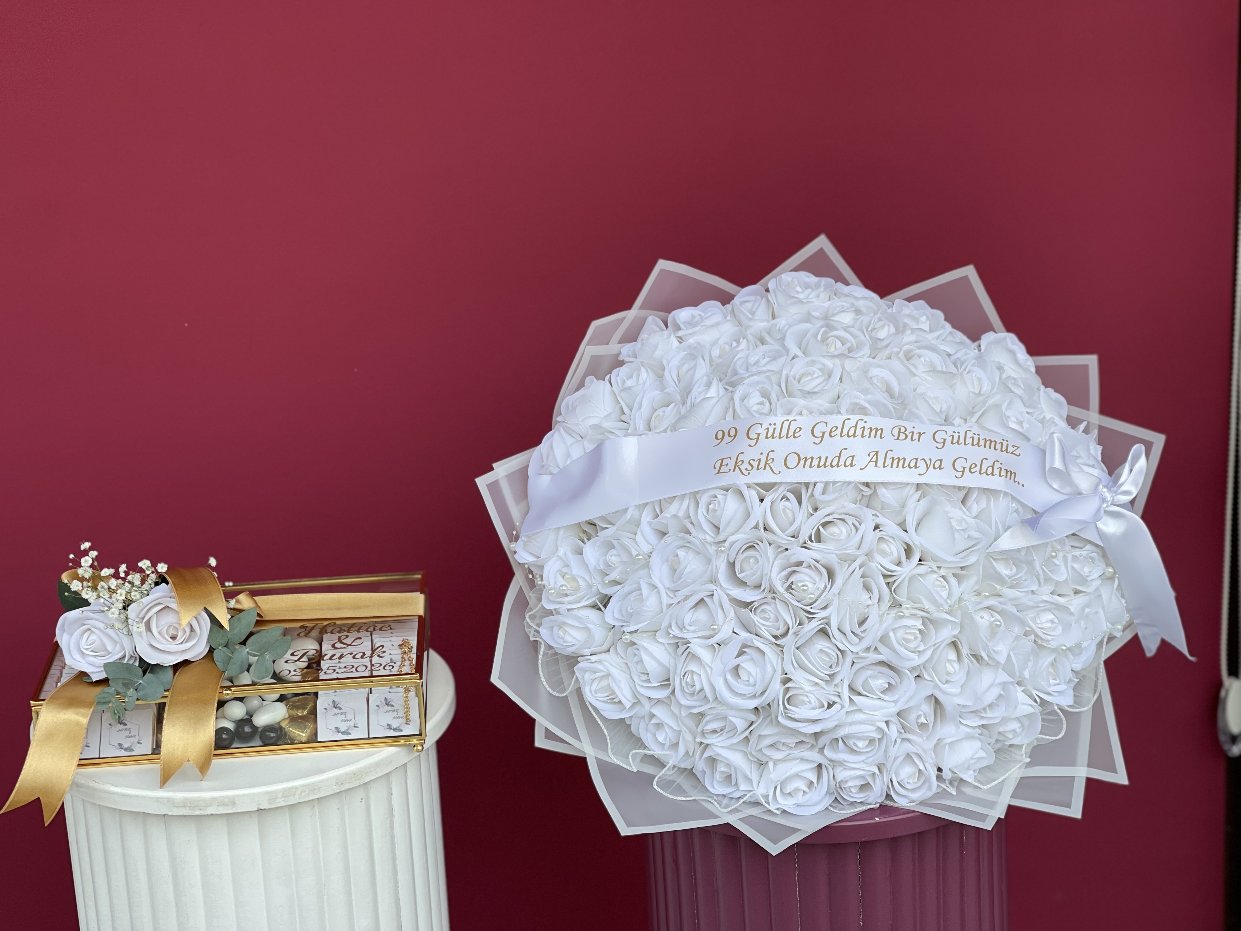99 Gül Yapay İsteme Buketi ve Çikolata