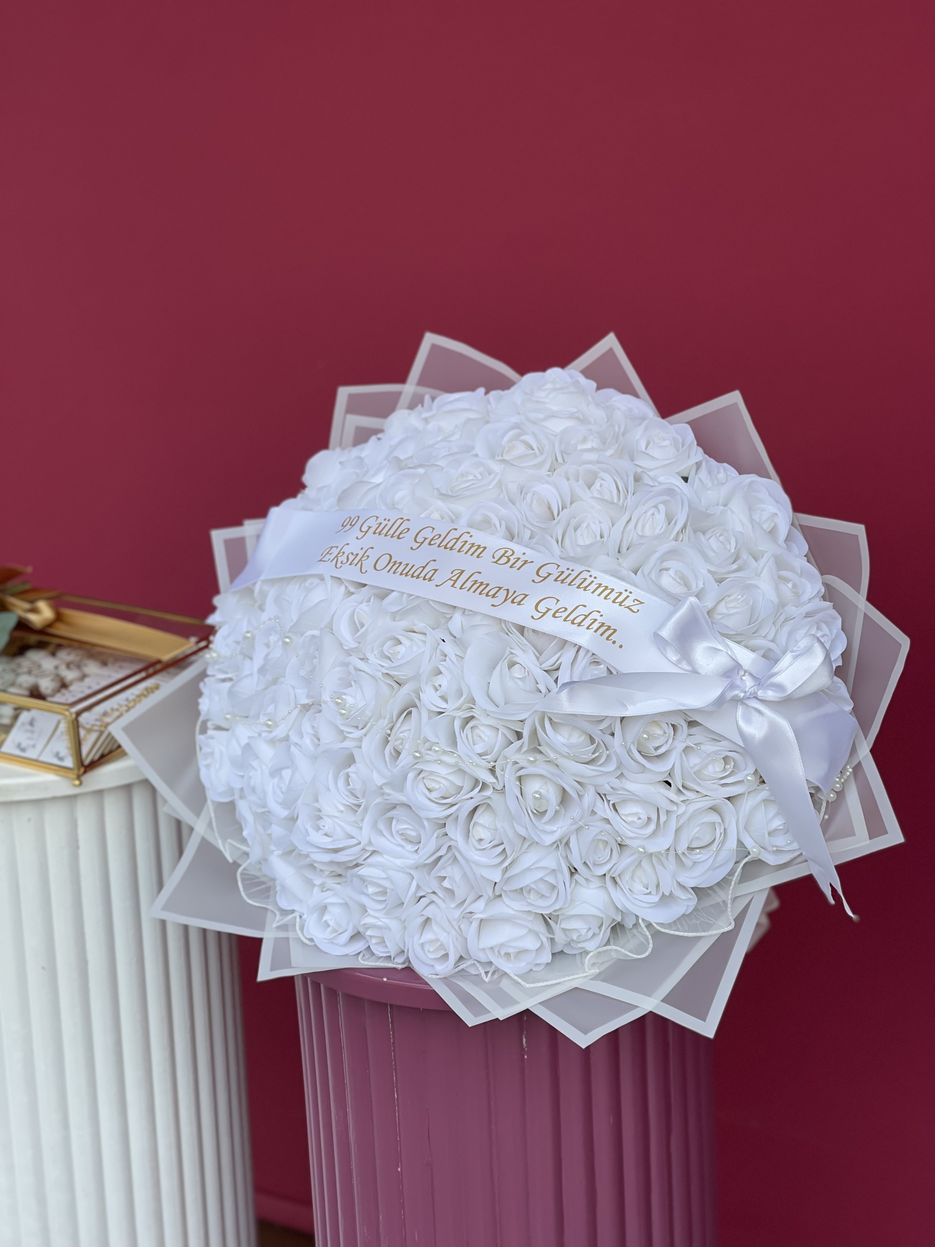 99 Gül Yapay İsteme Buketi ve Çikolata