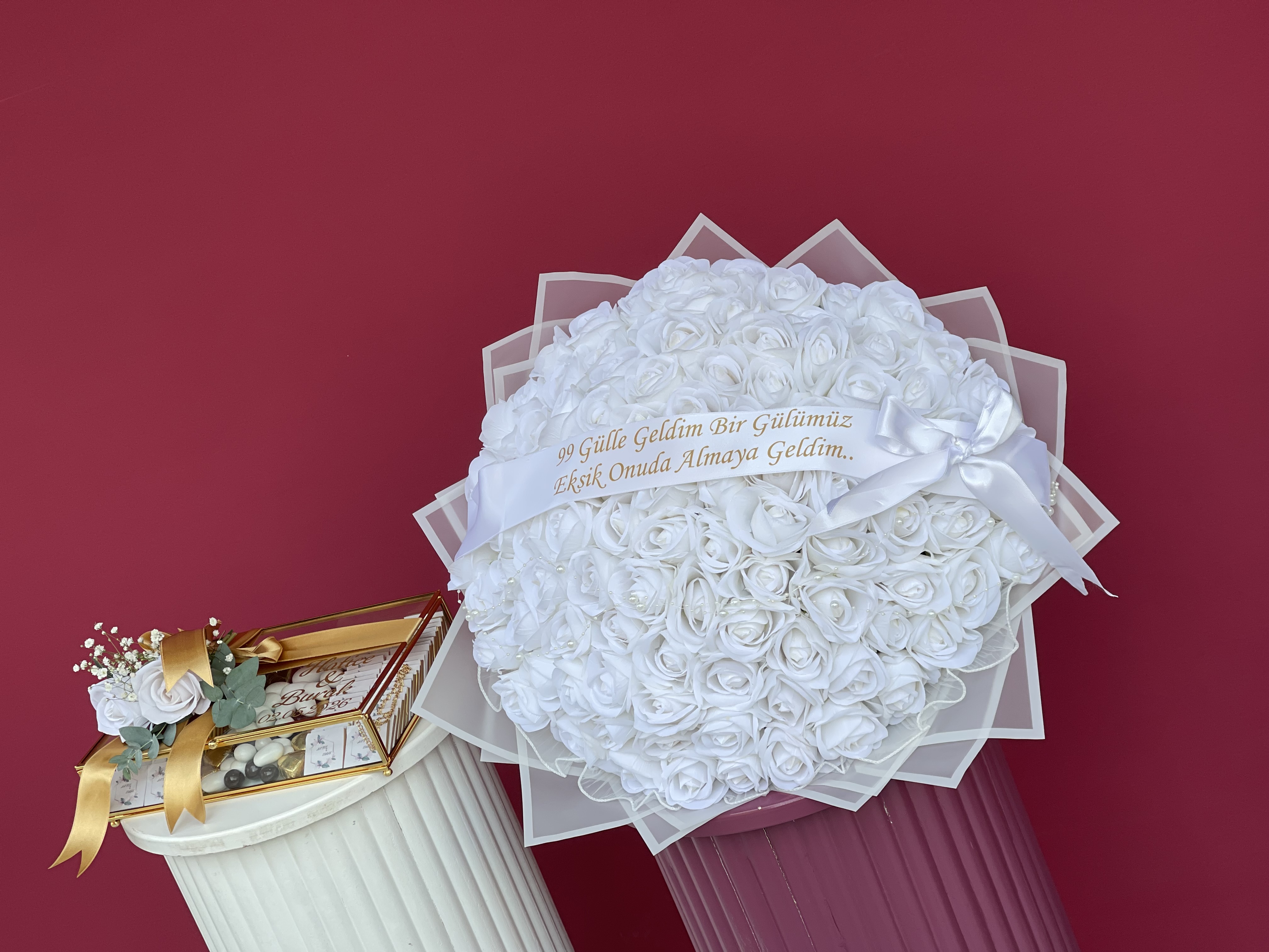 99 Gül Yapay İsteme Buketi ve Çikolata