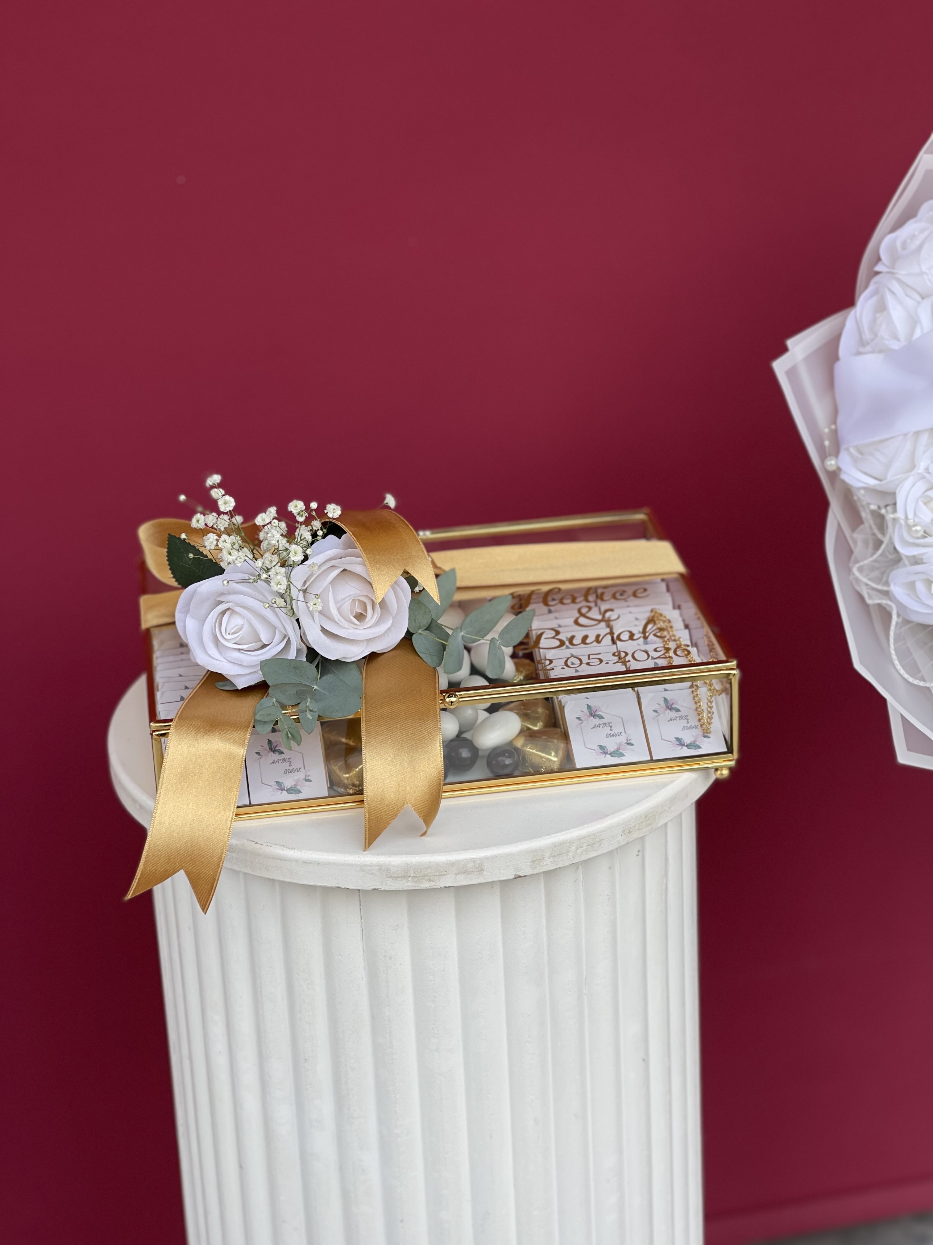 99 Gül Yapay İsteme Buketi ve Çikolata