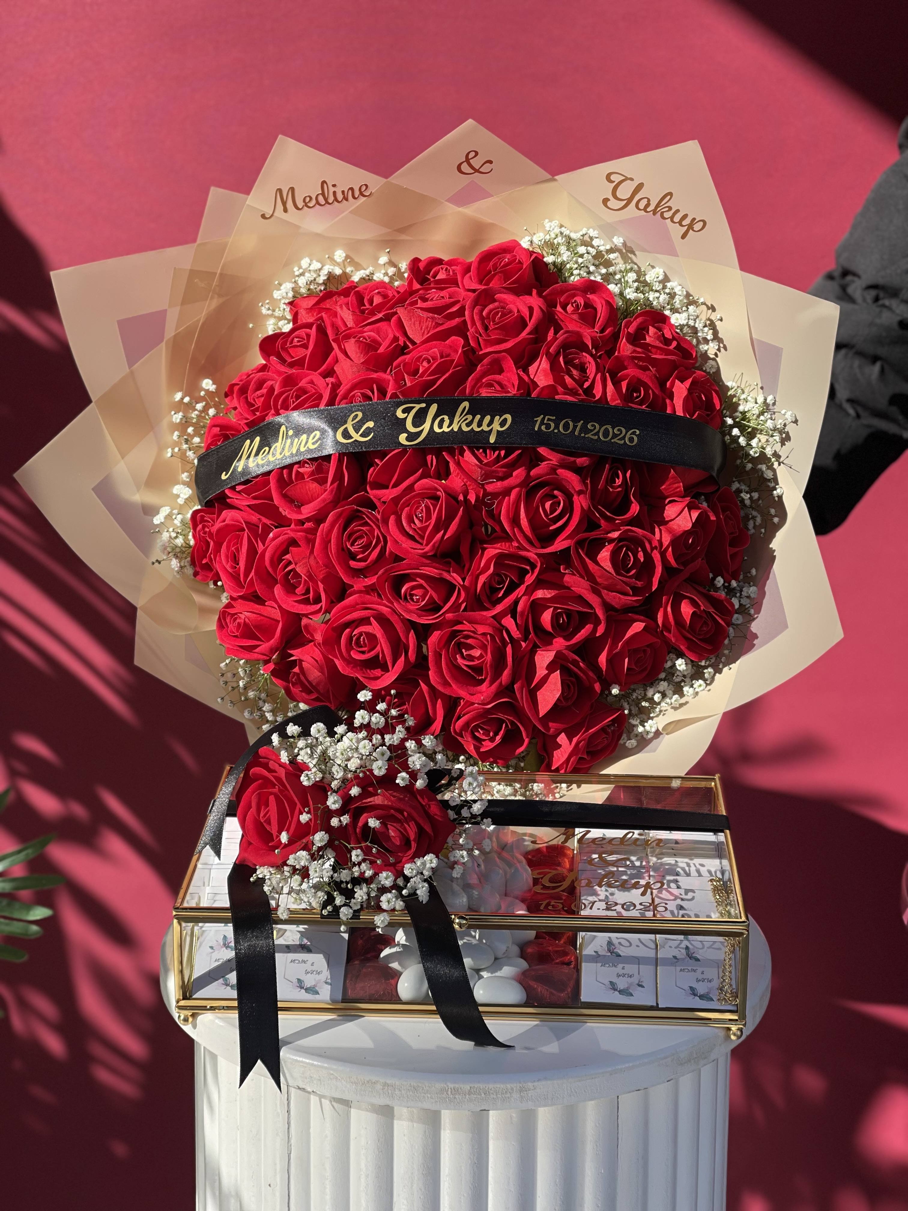 41 Güllü Yapay İsteme Buketi ve Çikolata