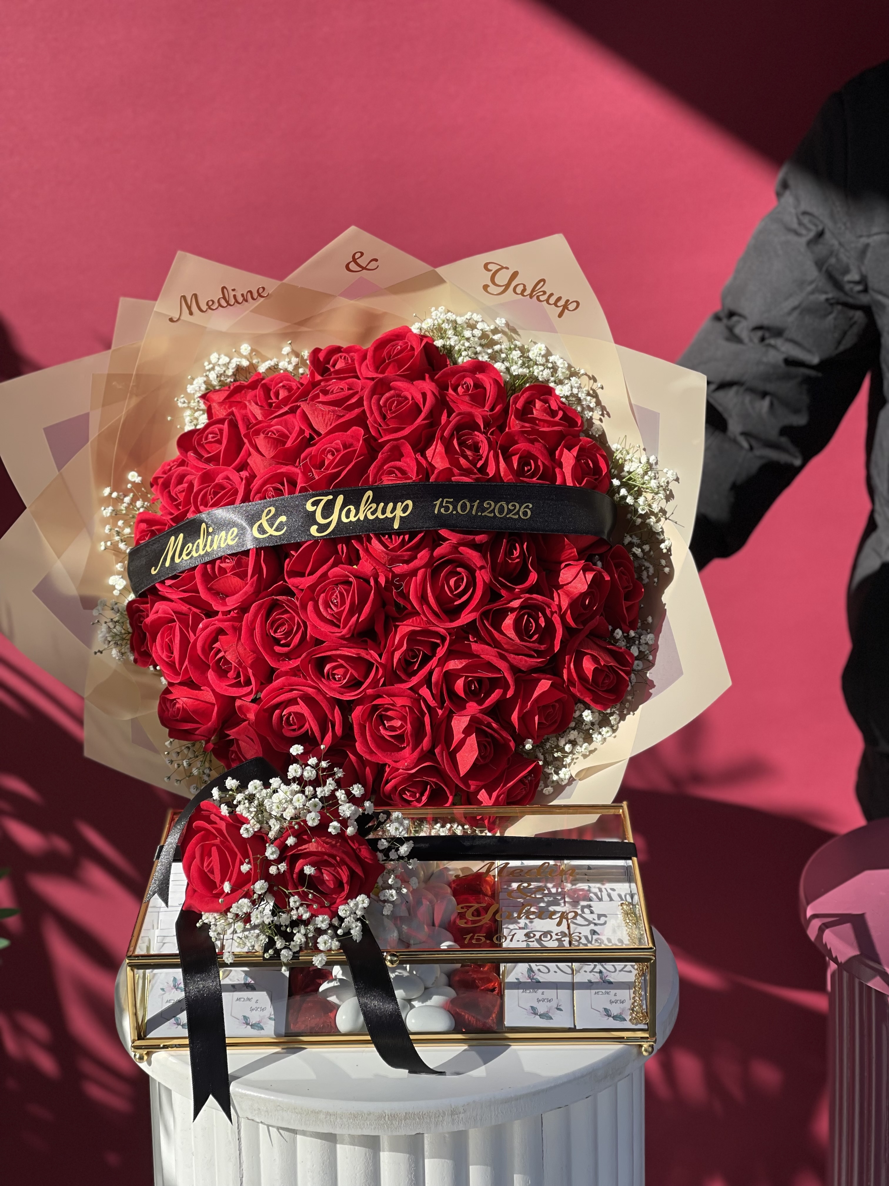 41 Güllü Yapay İsteme Buketi ve Çikolata