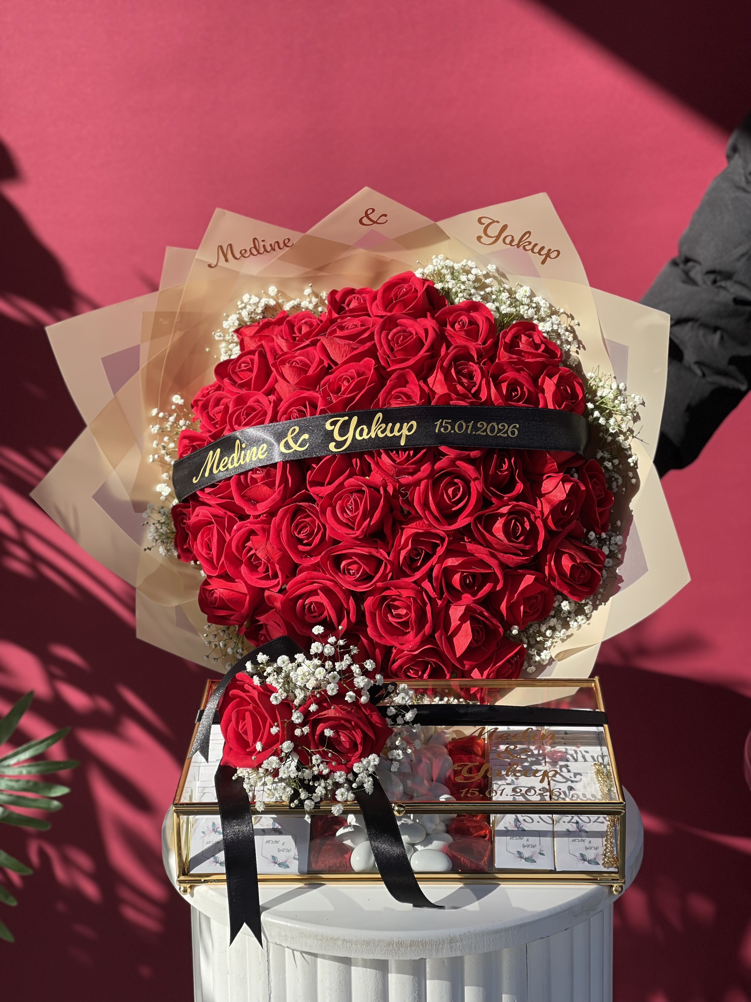 41 Güllü Yapay İsteme Buketi ve Çikolata