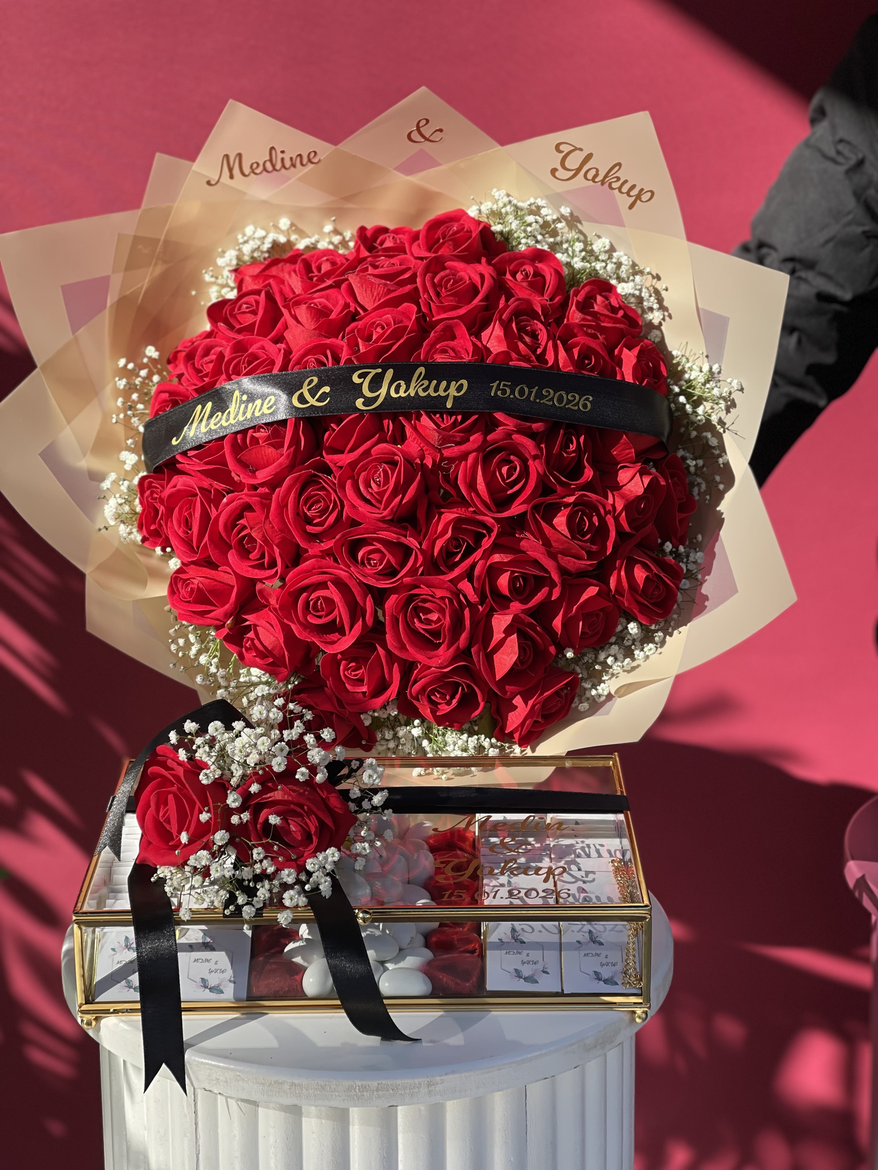 41 Güllü Yapay İsteme Buketi ve Çikolata