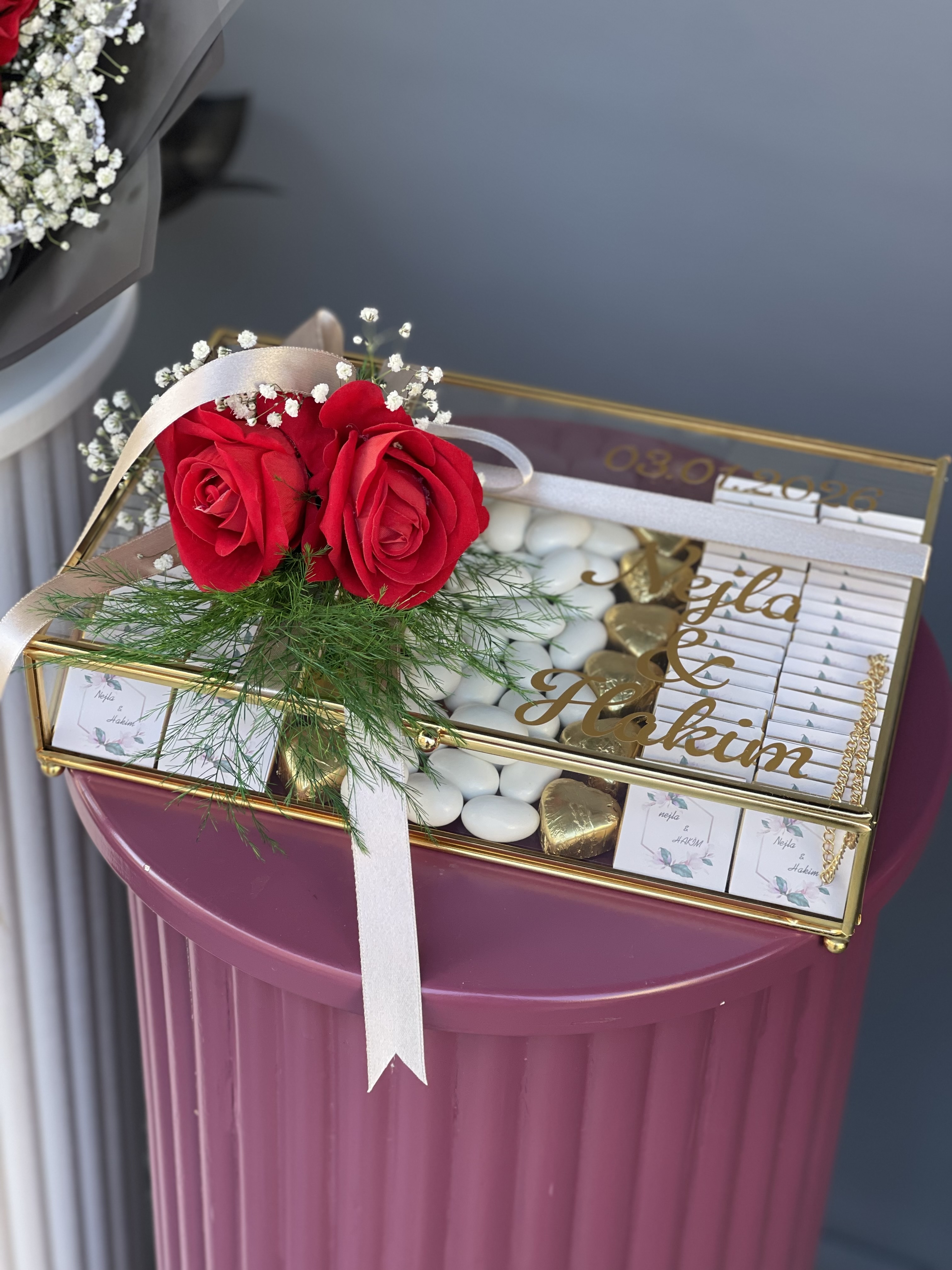 41 Yapay Güllü İsteme Buketi ve Çikolata